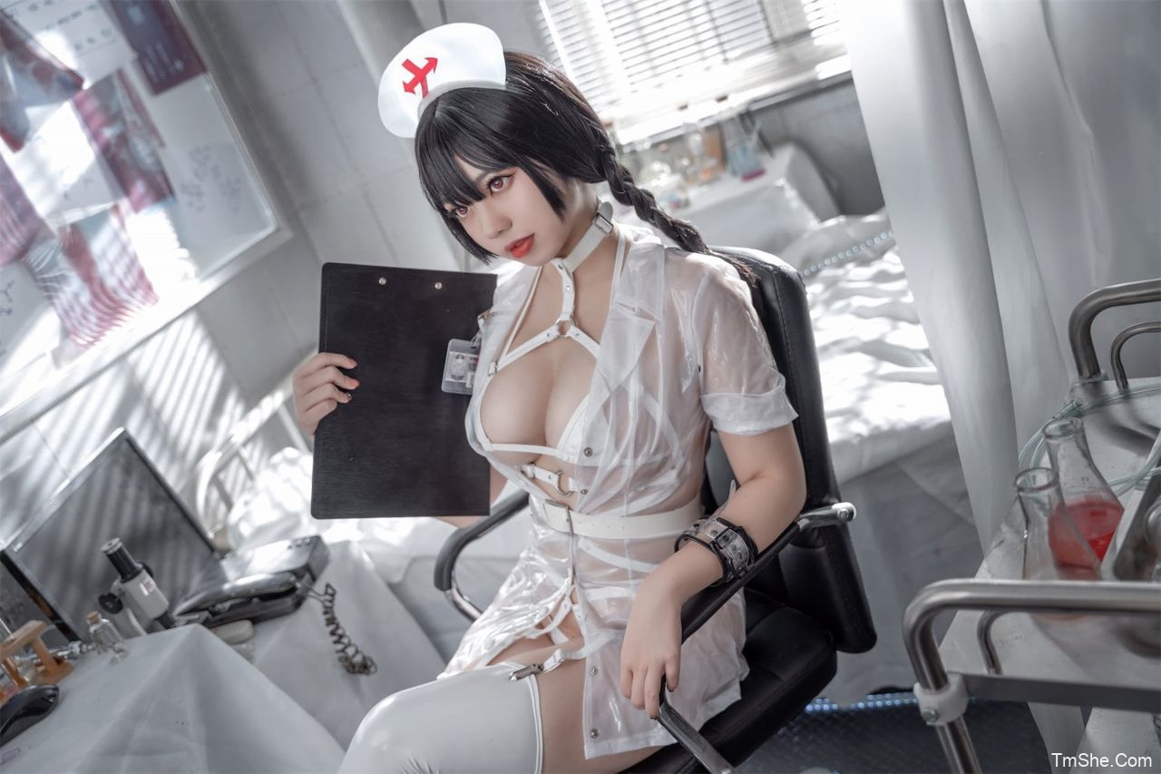 「动漫博主」啊日日_Ganlory – 未来白色护士(52P/193MB)